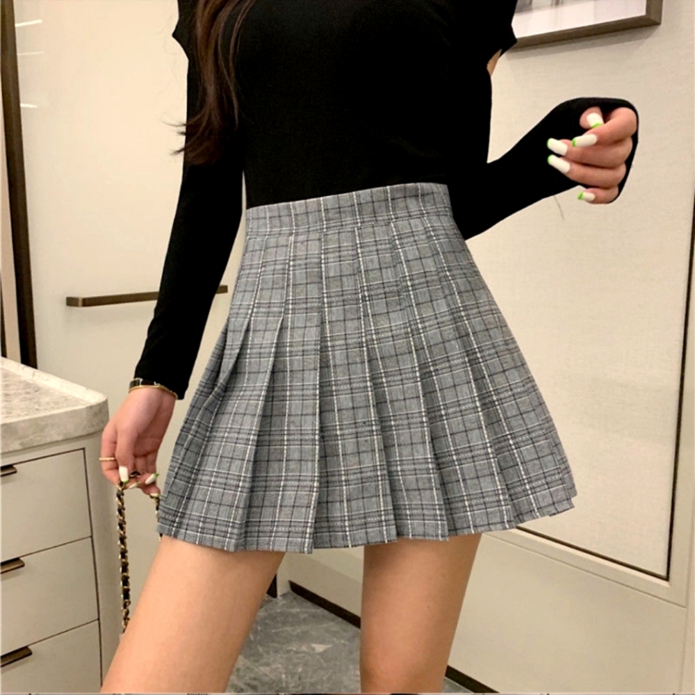 NWT Gray Plaid Pleated Mini Skirt
